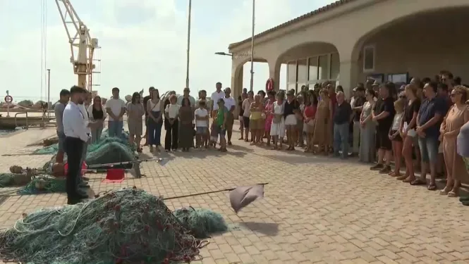 Minut de silenci pel jove mort a Cala Bona