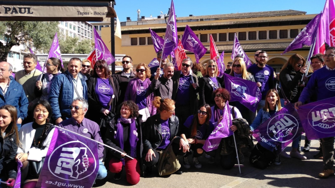 8-M: Unes 200 persones acudeixen a Palma a la manifestació convocada per UGT i CCOO