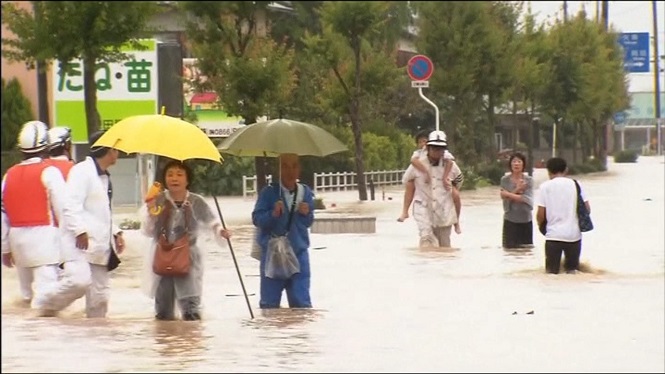 Més de 50 morts i dos milions d’evacuats per les pluges al Japó