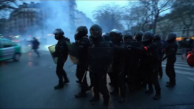 Detingudes 35 persones a les marxes contra la llei de seguretat a França