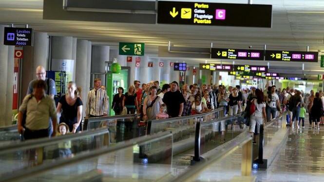 El 27%25 dels espanyols contracten les assegurances de viatge a través d’una agència