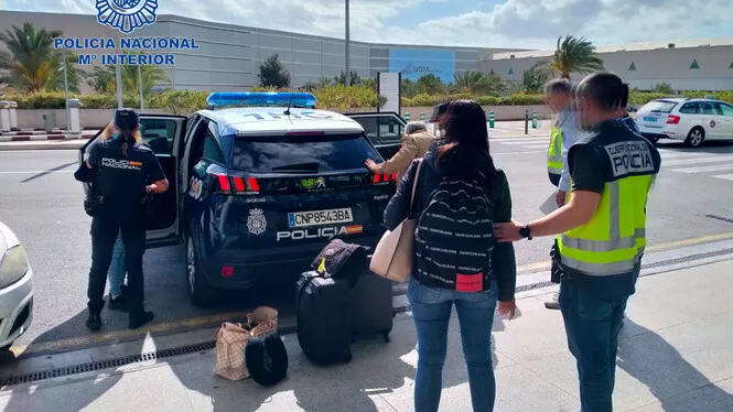 Detenen un grup de carteristes que actuava a l’aeroport de Palma