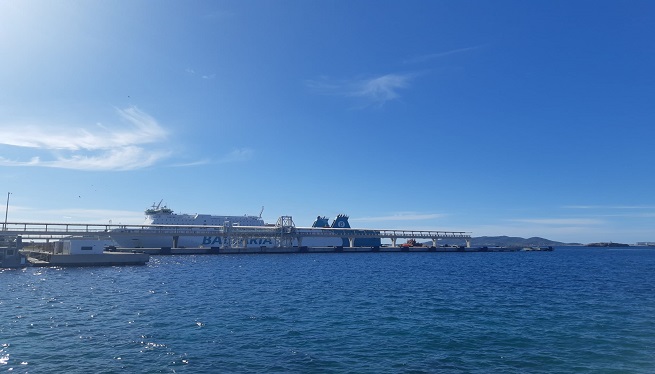 Un vaixell de Baleària està quatre hores a la deriva a cinc milles d’Eivissa per una avaria als motors principals