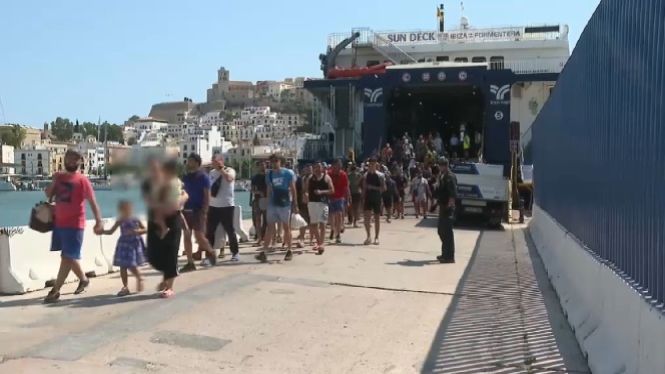 Traslladats a Eivissa el centenar de migrants arribats a Formentera