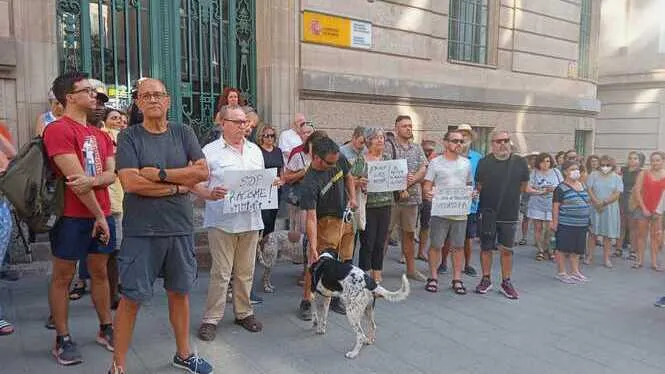 Un centenar de persones es manifesten a Palma per les morts i els ferits a la tanca de Melilla