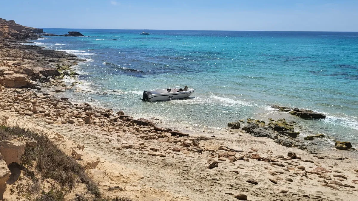 Localitzen 13 migrants al far de la Mola a Formentera