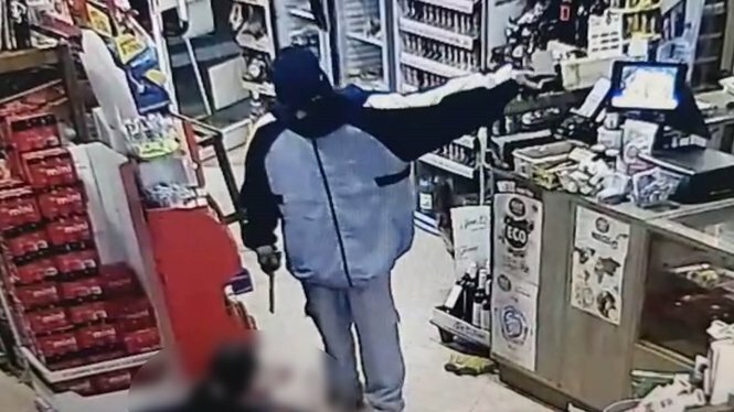 Detingut un home per amenaçar amb un ganivet una dependenta a Portocolom