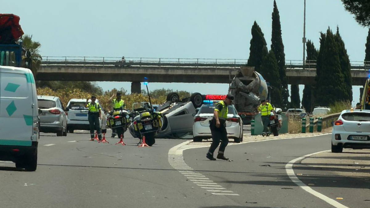 Accident a l’autovia de Llucmajor, en es Pil·larí, amb un vehicle trabucat