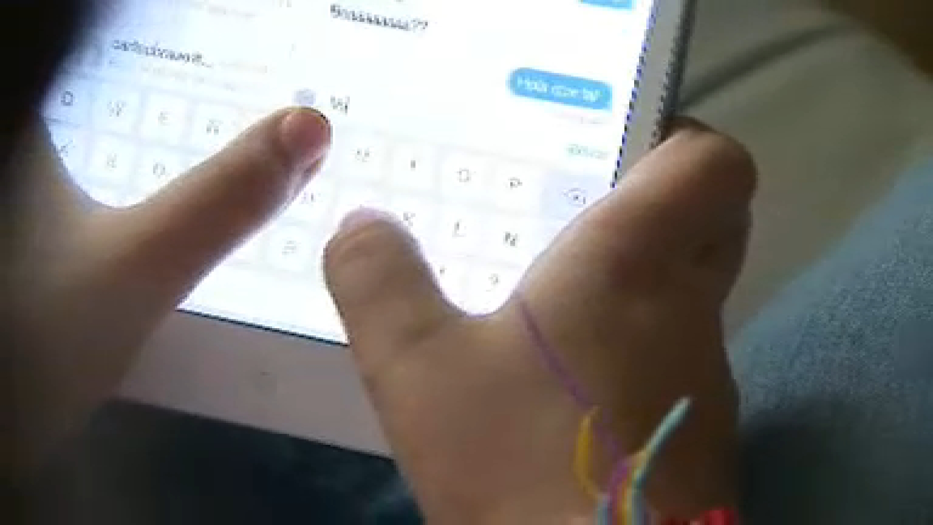 Es concentren a Maó per demanar el dret a la desconnexió digital dels menors