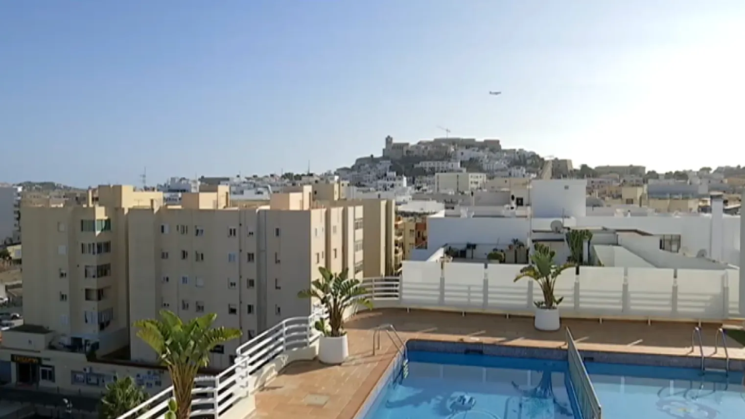 Educació estudia llogar un centenar de places hoteleres per als docents desplaçats a Eivissa