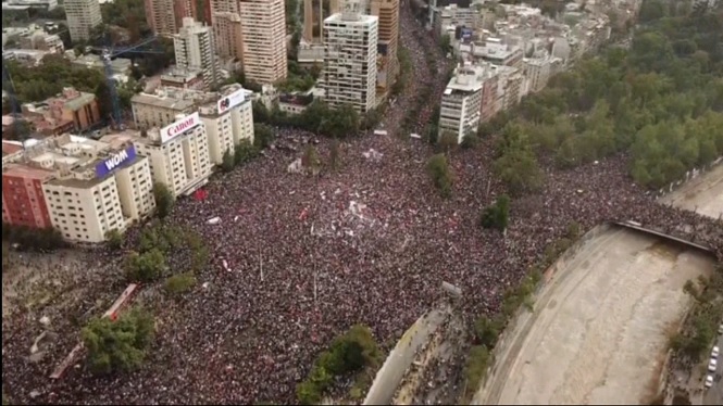 Manifestaci%C3%B3+hist%C3%B2rica+a+Xile+per+reclamar+drets+socials