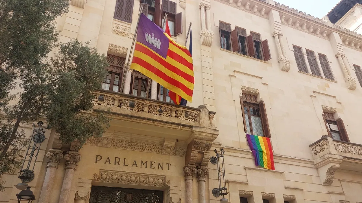 El Suprem avala la col·locació de la bandera LGTBIQ+ en edificis públics el Dia de l’Orgull