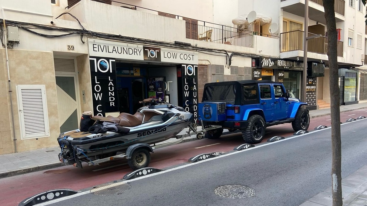 “Els carrils bici són per a bicicletes, no per a motos d’aigua”