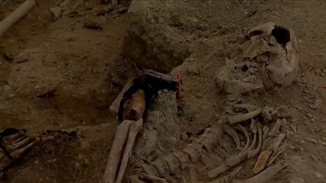 12 cossos de la vintena de cossos localitzats a la fossa de Porreres ja han estat exhumats