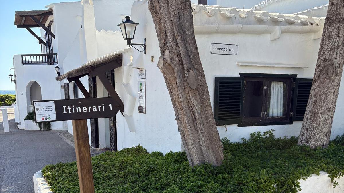 El poblat de Binibèquer Vell habilita tres itineraris per evitar aglomeracions en punts perillosos