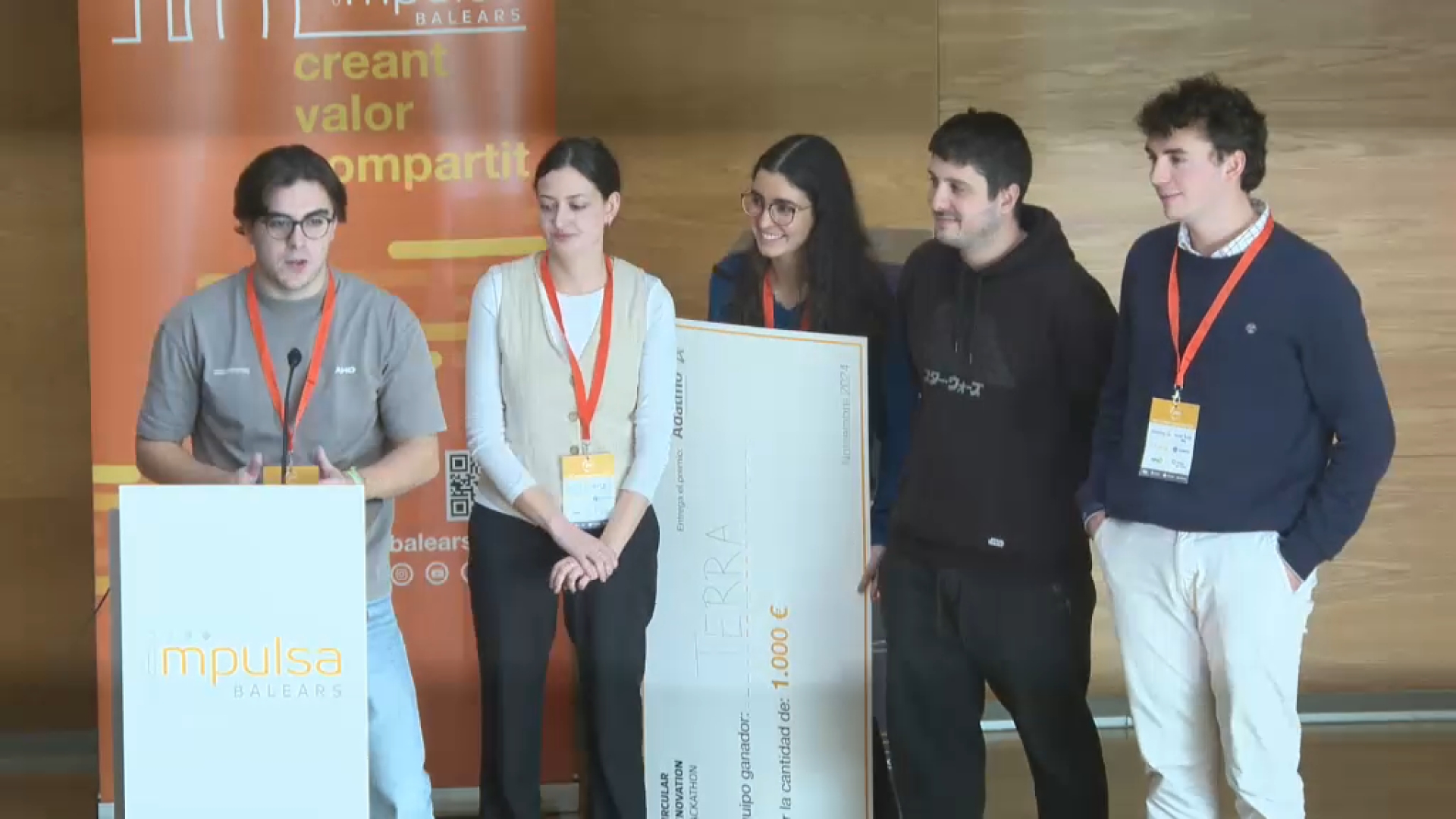 150 alumnes es posen a prova a la segona Hackathon