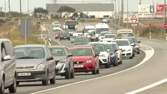 El GOB demana al president del Consell de Menorca que prengui mesures per aturar la massificació de vehicles