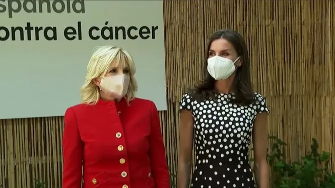 Jill Biden i la reina Letícia visiten l’Associació Espanyola Contra el Càncer