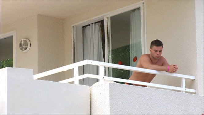 Un turista belga resulta ferit greu després de fer balcòning a Eivissa