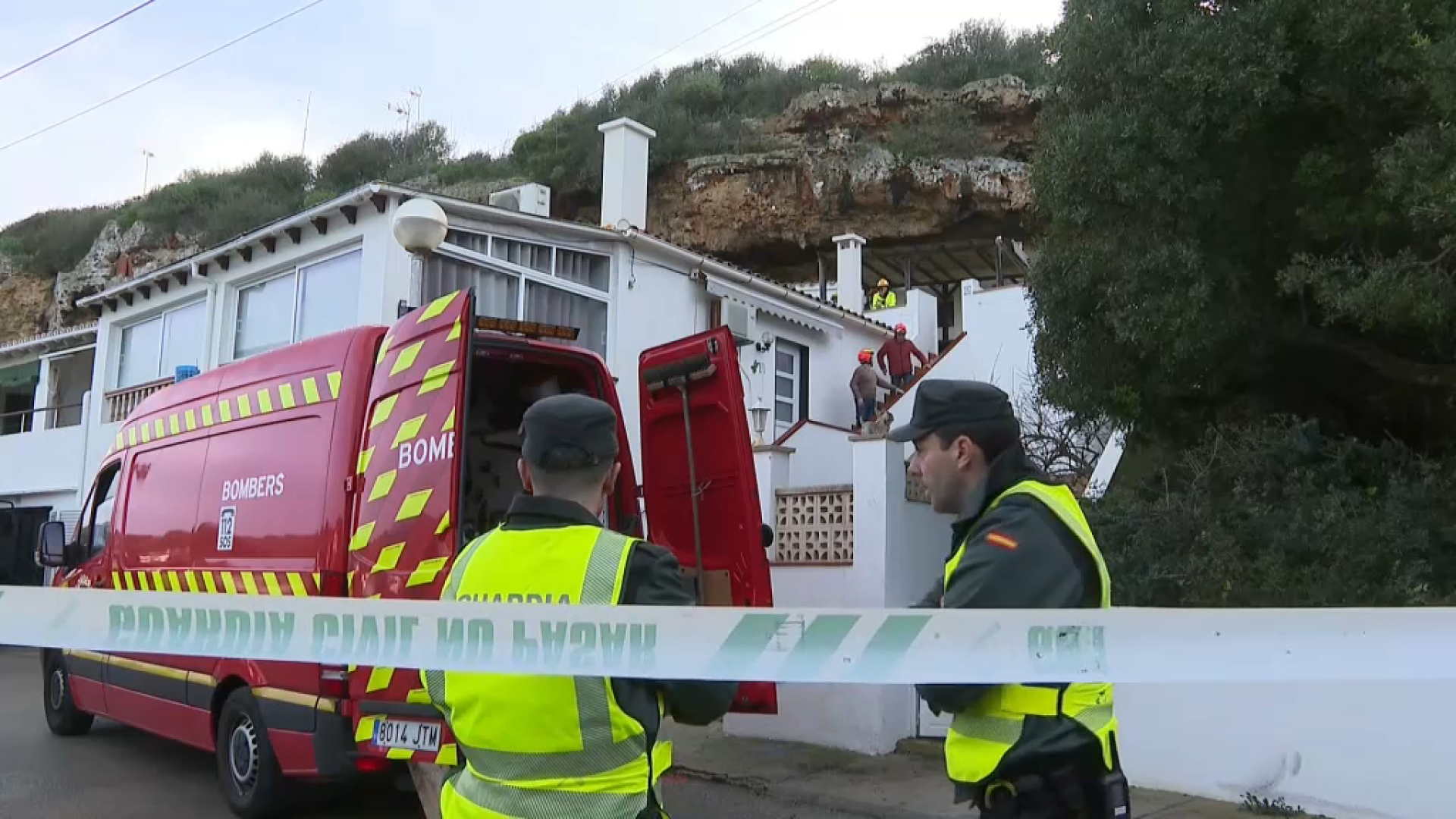 Un mort i un ferit greu en caure una roca damunt el seu habitatge as Castell