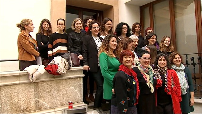 Les+dones+dels+partits+del+Pacte+al+Consell+de+Mallorca+animen+a+sumar-se+a+la+vaga+feminista