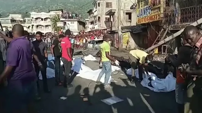 Almenys 60 morts a una explosió d’un camió cisterna a Haití