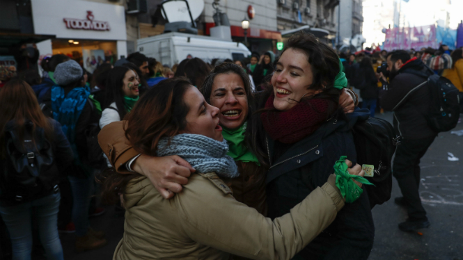 El Congrés de l’Argentina aprova despenalitzar l’avortament