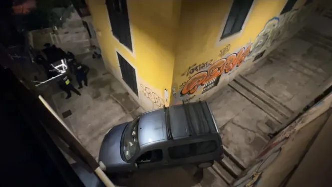 Segueixen les indicacions del Google Maps amb el seu cotxe i acaben encaixats en un carrer per a vianants a Palma
