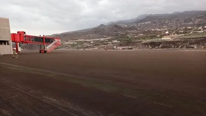 Tancat l’aeroport de La Palma per l’acumulació de cendres