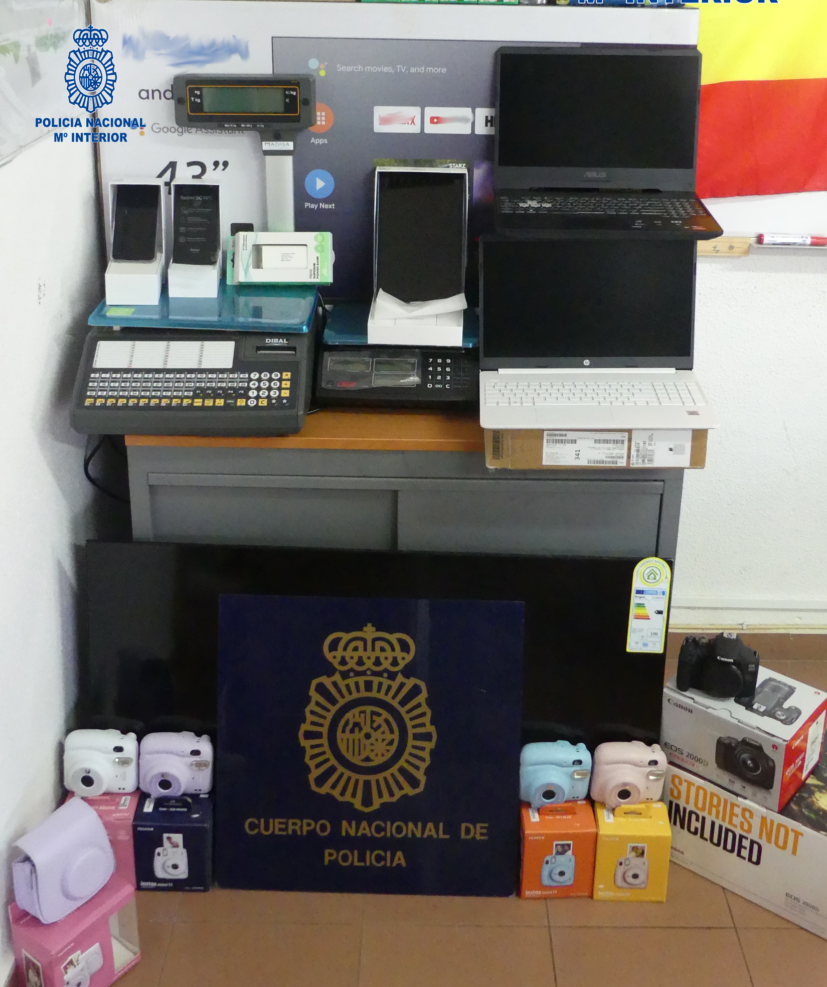 Detingut un home a Maó per estafar 30.000 euros a 11 botigues d’informàtica i electrodomèstics