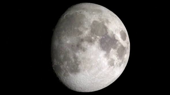 La Nasa detecta aigua a la superfície il·luminada de la Lluna