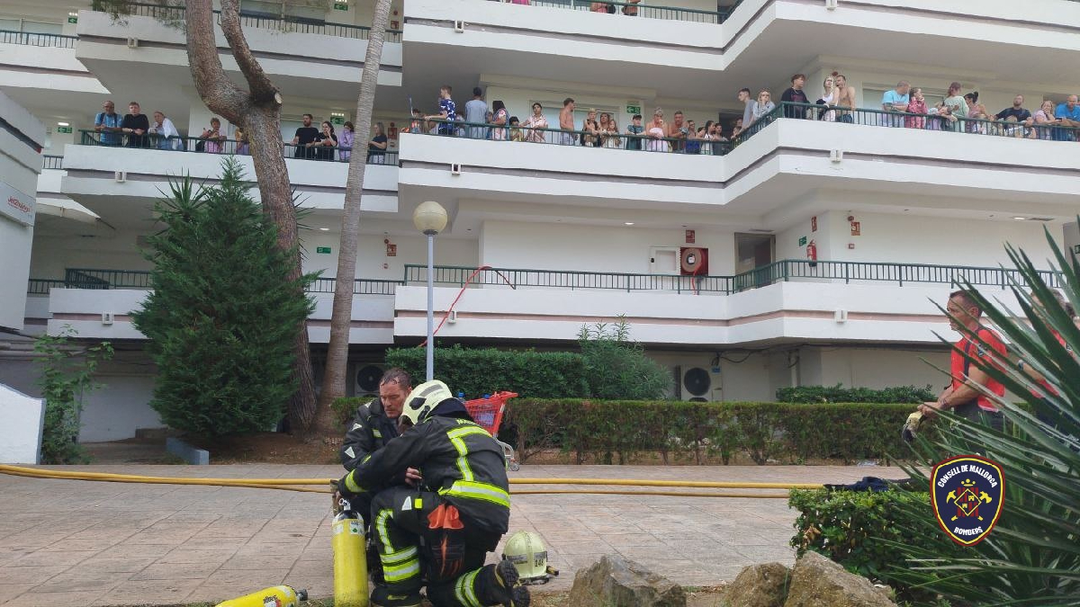 Incendi amb persones atrapades a un hotel d’Alcúdia