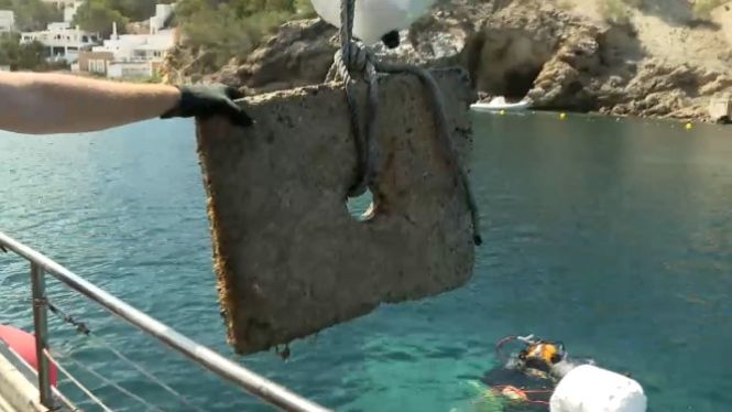 Sant Josep neteja el fons marí de Cala Vedella