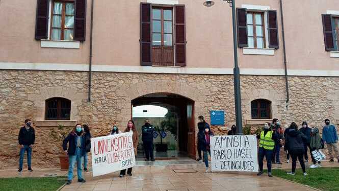 Vaga d’estudiants a la UIB per demanar l’absolució de Pablo Hasel