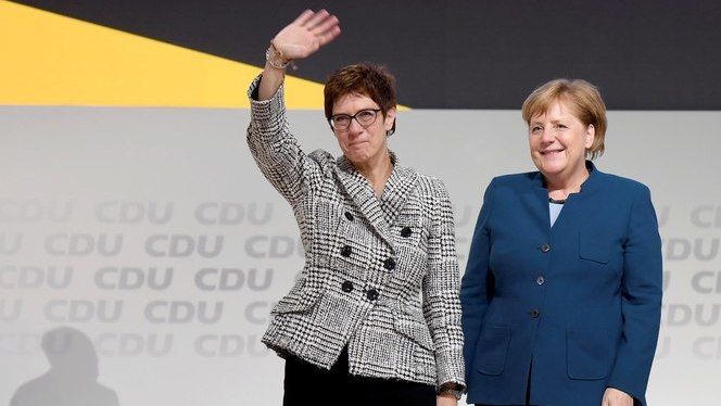 Kramp-Karrenbauer+ser%C3%A0+la+successora+d%E2%80%99Angela+Merkel+al+front+de+la+CDU