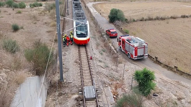 Evacuades+les+29+persones+atrapades+al+tren+que+cobria+el+trajecte+Sineu-Manacor