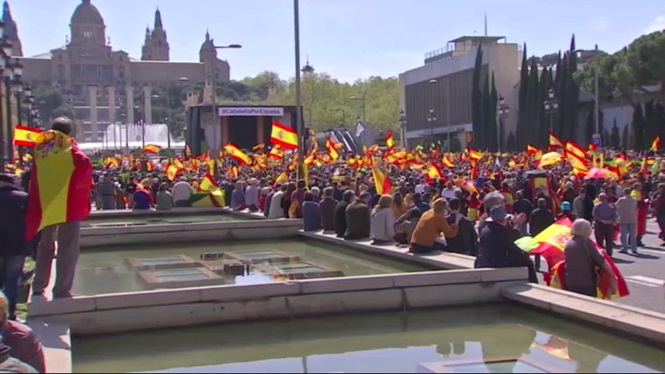 Unes+5.000+persones+es+concentren+a+Barcelona+convocats+per+Vox