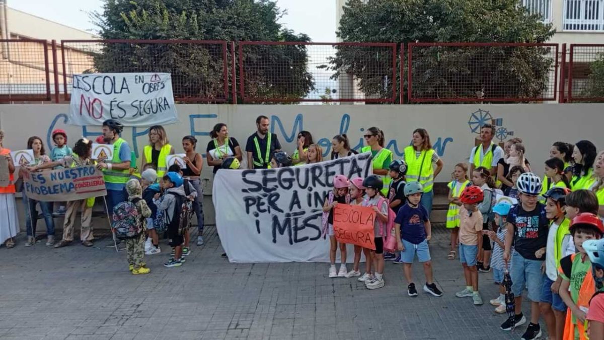 Famílies del CEIP El Molinar denuncien que el centre no és segur per començar les classes