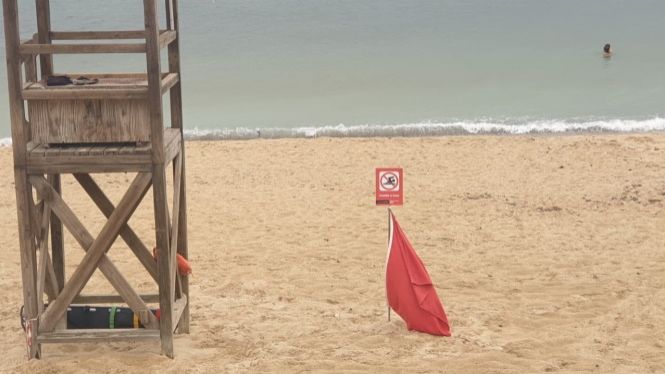 Bandera vermella a les platges de Palma per mor d’un vessament d’aigües mixtes