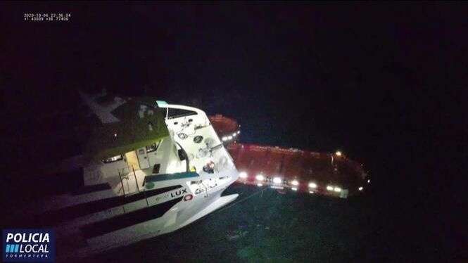 12 passatgers i 5 tripulants, rescatats de l’Eco Lux de Balearia en xocar amb l’illot de Castaví