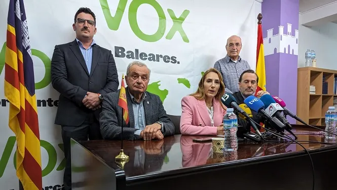 Vox mou fitxa: comencen les negociacions amb PP i PSOE per la Presidència del Parlament