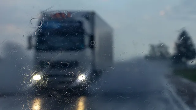 Un nou front de tempestes creua les Illes: Plou damunt banyat i Carreteres demana extremar precaució al volant