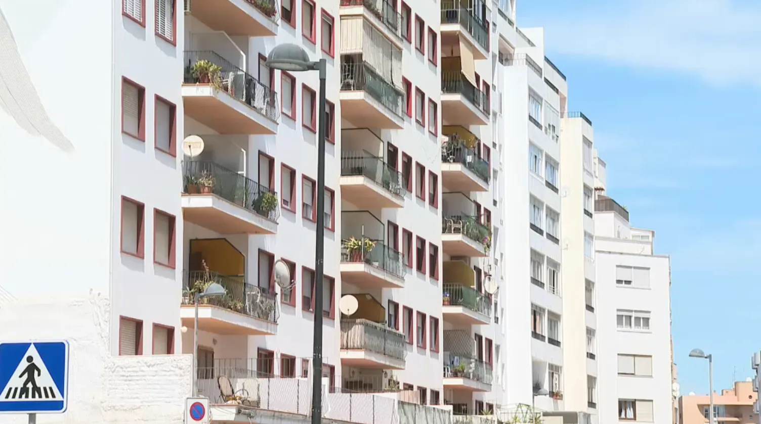 Constructors i APIS d’Eivissa veuen bones les mesures del Govern, però afirmen que no solucionaran el problema d’habitatge a curt termini