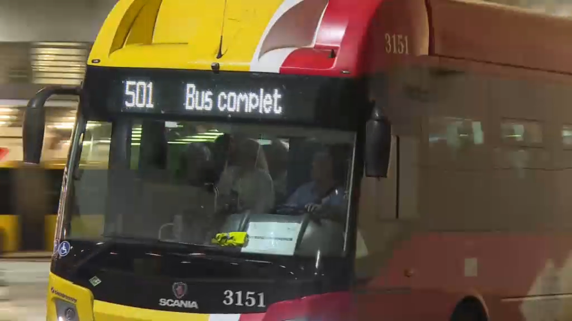 Tensió en el primer dia de vaga del TIB