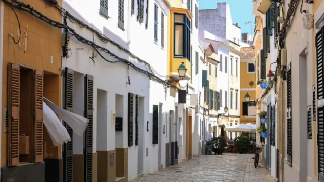 Més per Menorca estudia limitar la compra de cases per part de persones que no siguin residents a l’illa