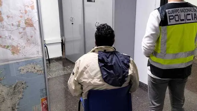 Detenen un home acusat de cometre 34 delictes relacionats amb robatoris