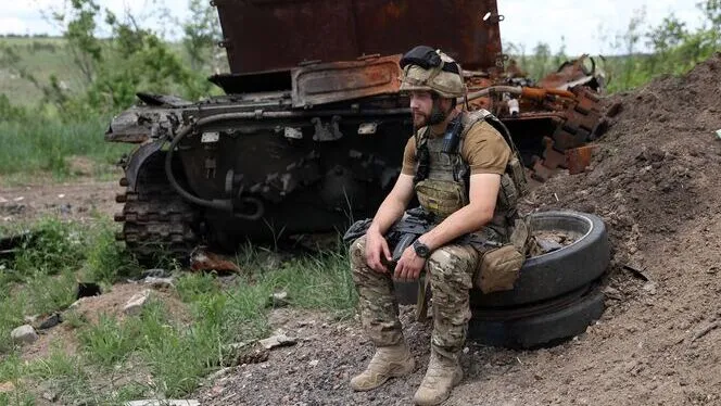 Un primer grup de soldats ucraïnesos finalitza la seva formació en tancs Leopard a Saragossa