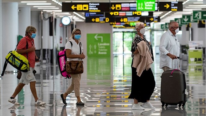 Més de 200 persones controlaran les arribades dels passatgers nacionals a ports i aeroports