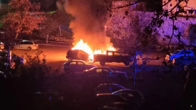 Cremen almenys cinc cotxes a un parking públic d’Andratx