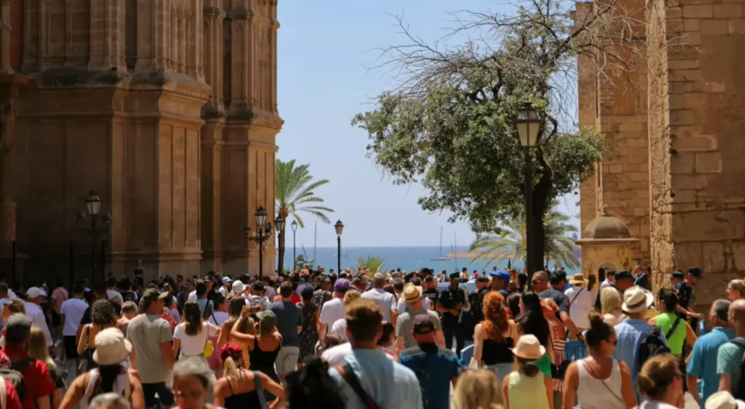 Els turistes que ens visiten posen de mitjana un 4,9 sobre 10 a la seva estada